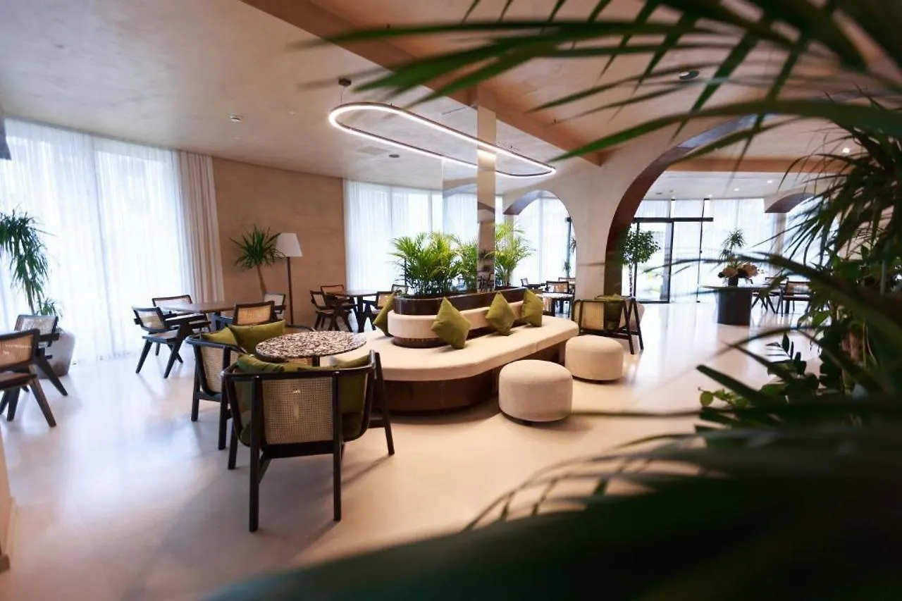 Flower Hotel And Spa Golem